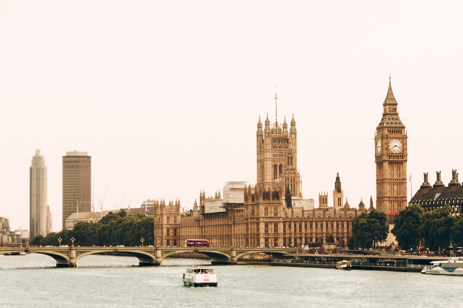 foto 4 London thames by day in perspectief